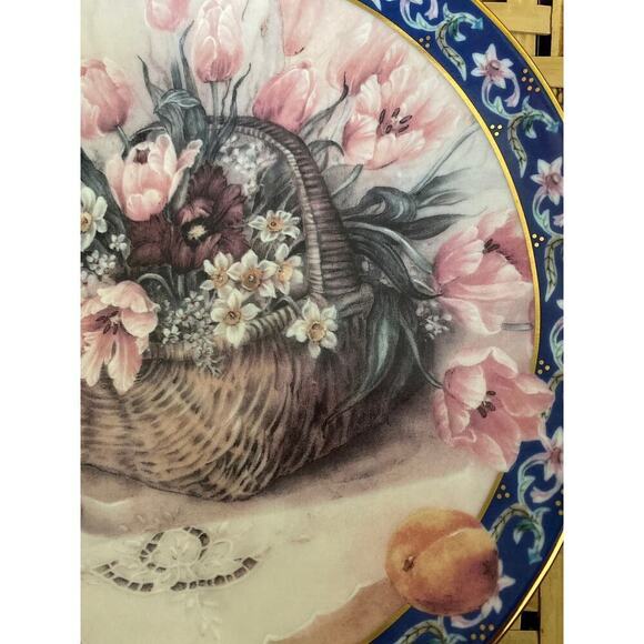 Parrot Tulips, Sixth issue in the Lena Lui’s Basket Bouquets Plate Collection - Picture 4 of 6